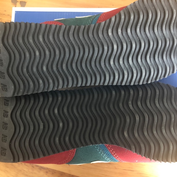 Vintage Style New Balance Sneakers - Picture 3 of 5